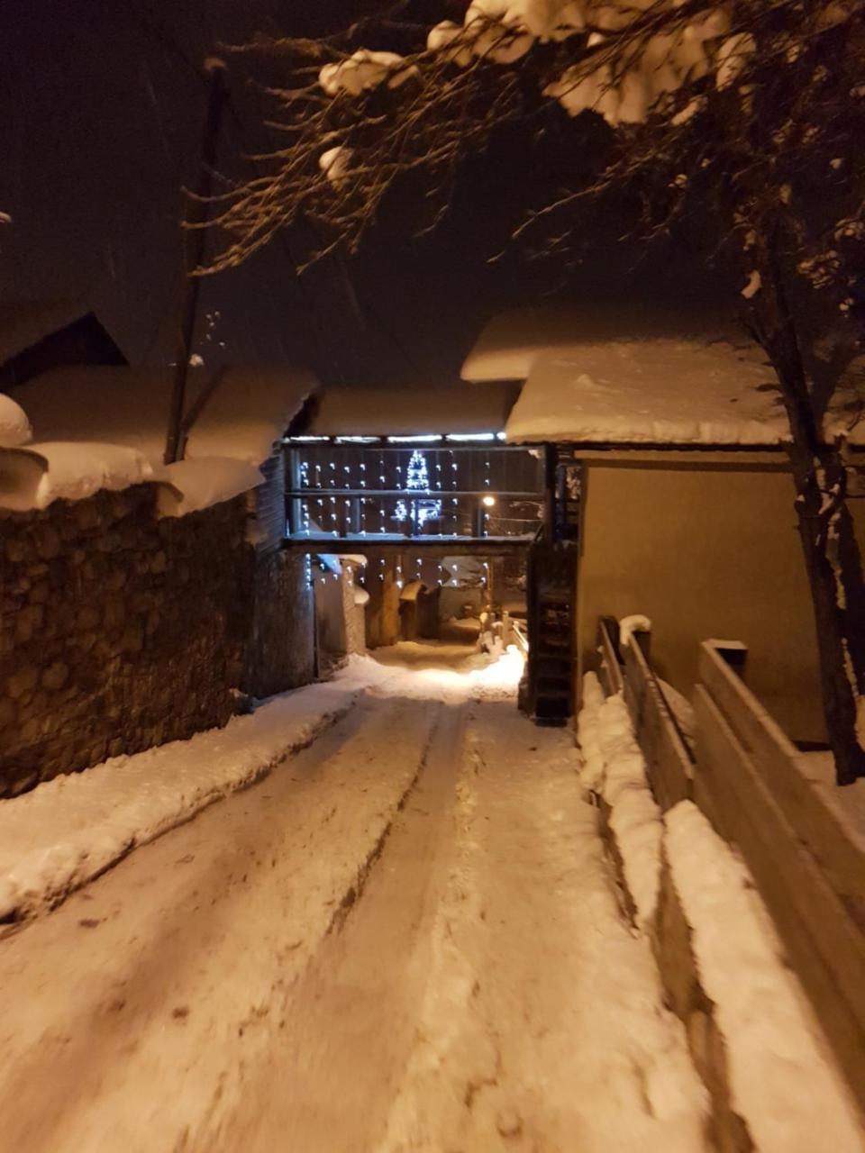 Guesthouse Robi Mestia Exterior photo