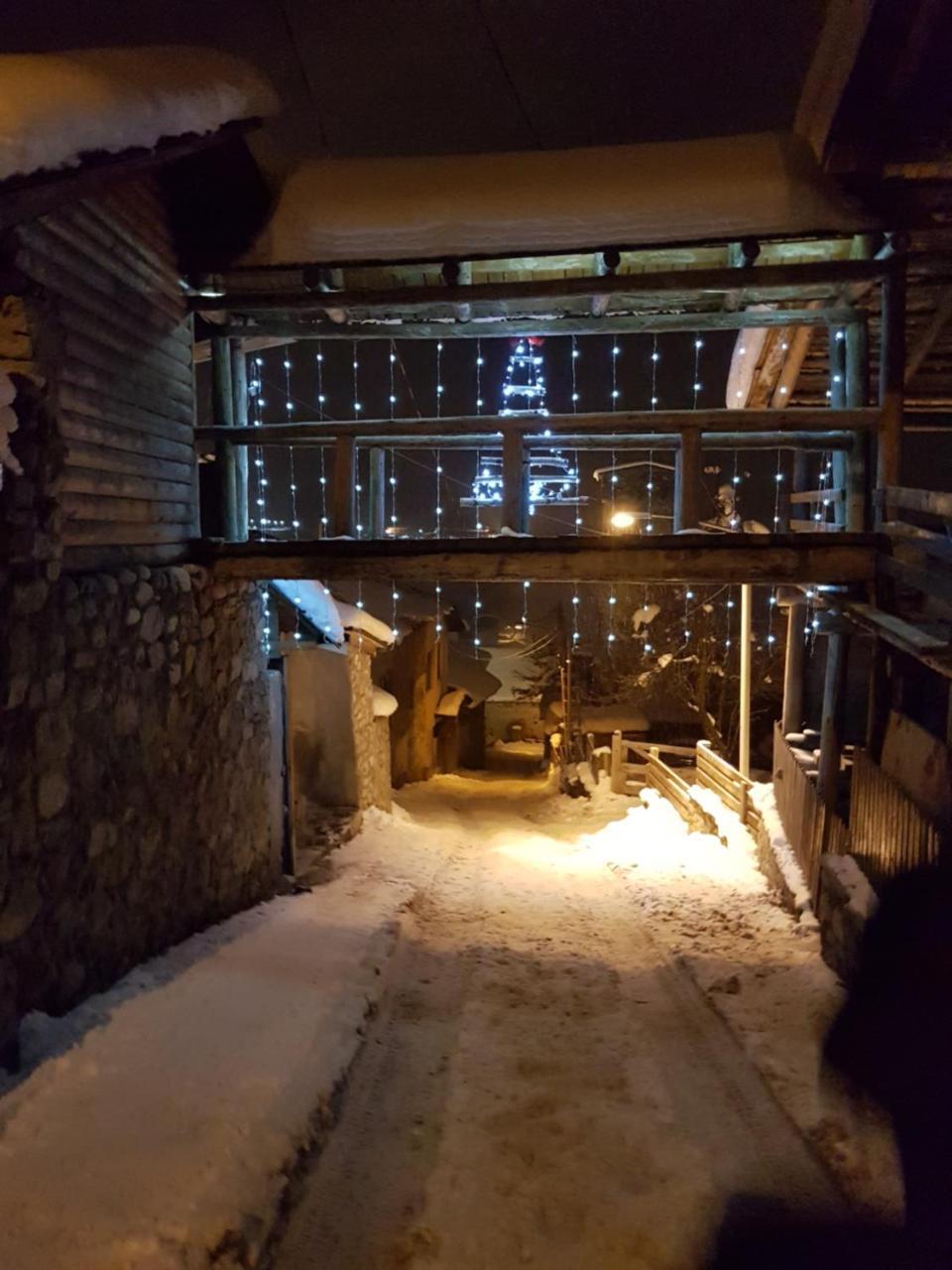 Guesthouse Robi Mestia Exterior photo